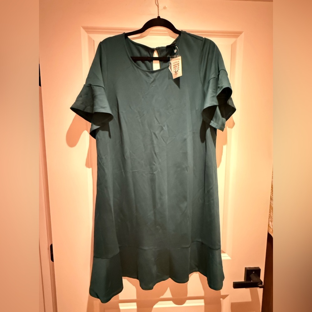 NWT Torrid Dress with Ruffle Hem Emerald